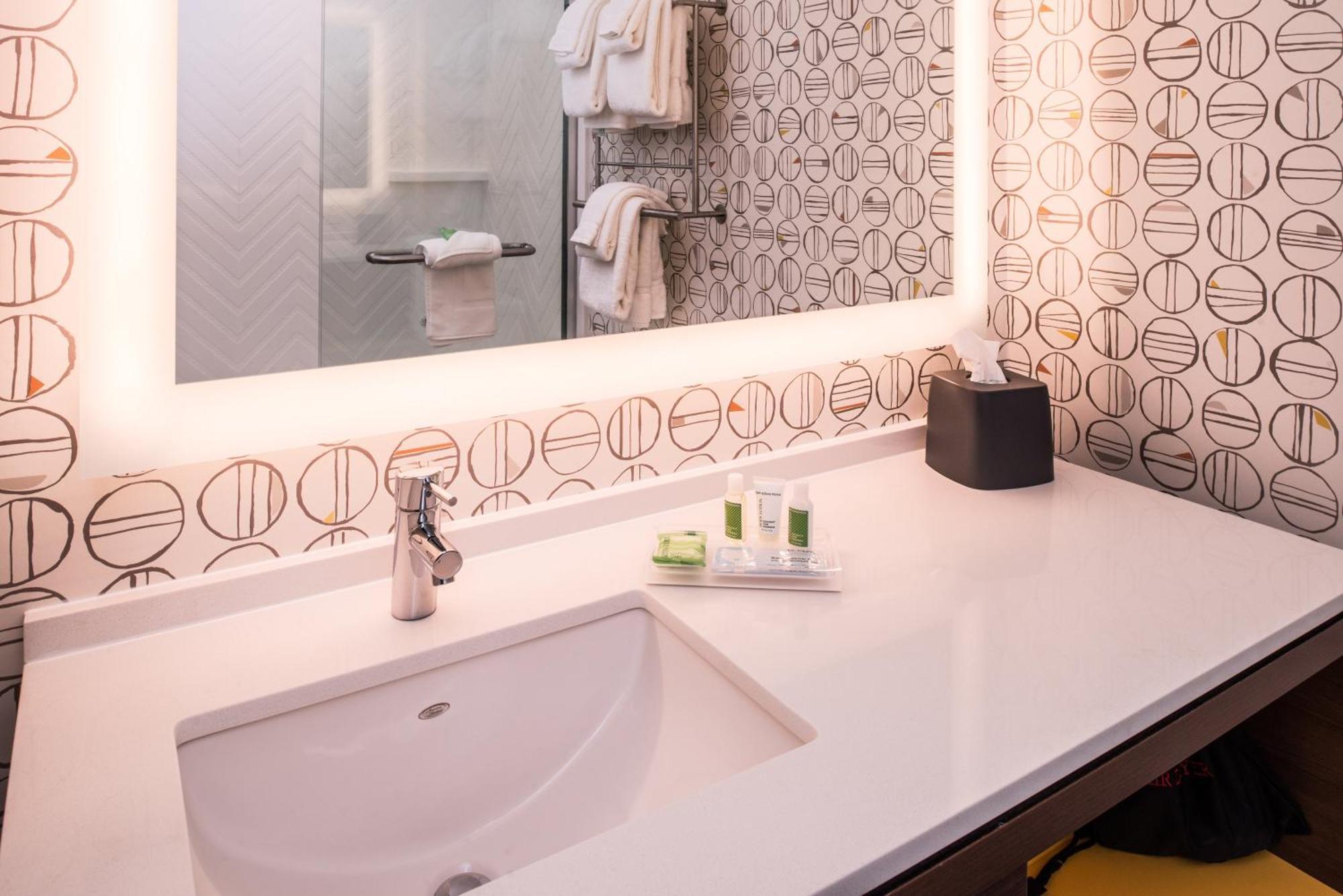 Holiday Inn Detroit Northwest - Livonia By Ihg Esterno foto